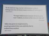 Het citatenbord met citaten van Samuel Johnson, een Duits gezegde en Albert Einstein.