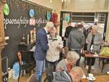 Pelikaan-uitreiking bij koffiebar ’t Stroopwafeltje.